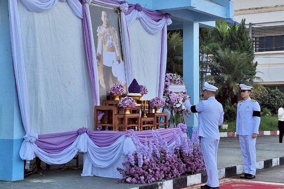 พช.ดอยสะเก็ด ร่วมพิธีวางพวงมาลาถวายราชสักการะ เนื่องในวันคล้ายวันสวรรคตครบ ๑๐๐ ปี พระบาทสมเด็จพระมงกุฎเกล้าเจ้าอยู่หัวและงานเฉลิมพระเกียรติสมเด็จพระเจ้าภคินีเธอ เจ้าฟ้าเพชรรัตนราชสุดา สิริโสภาพัณณวดี